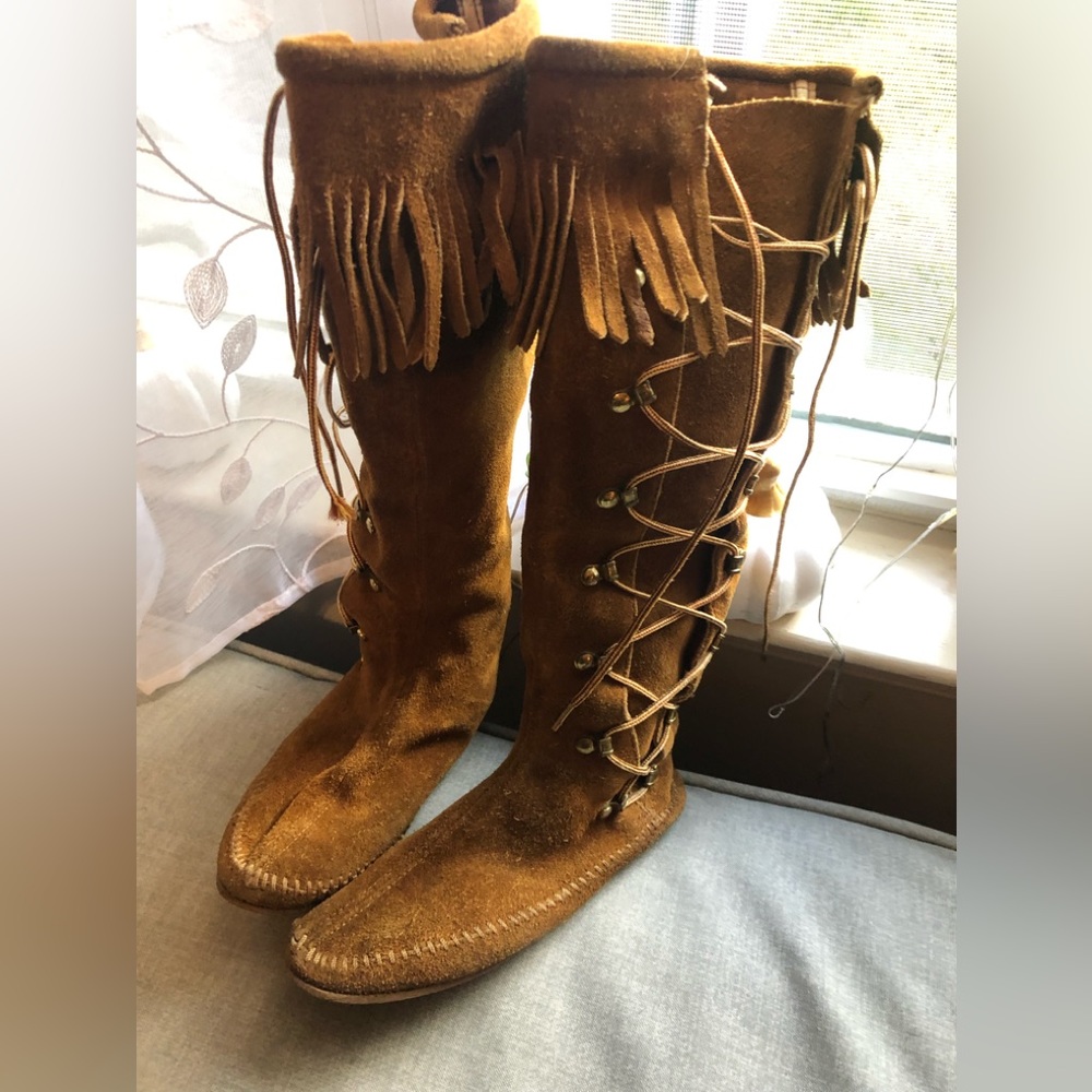 Vintage 70/80s Minnietonka knee high suede lace up fringe boots 🍁